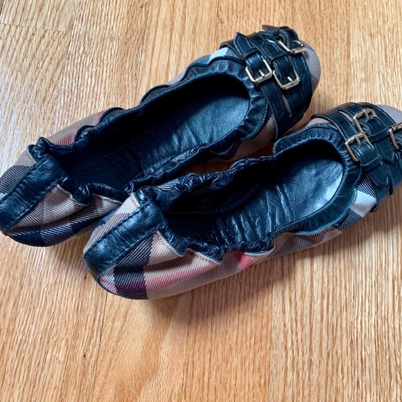 Authentic Burberry Flats - Picture 3 of 4